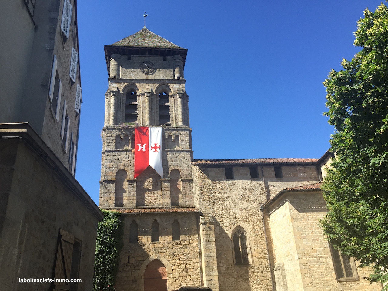 la collégiale fièrement millénaire